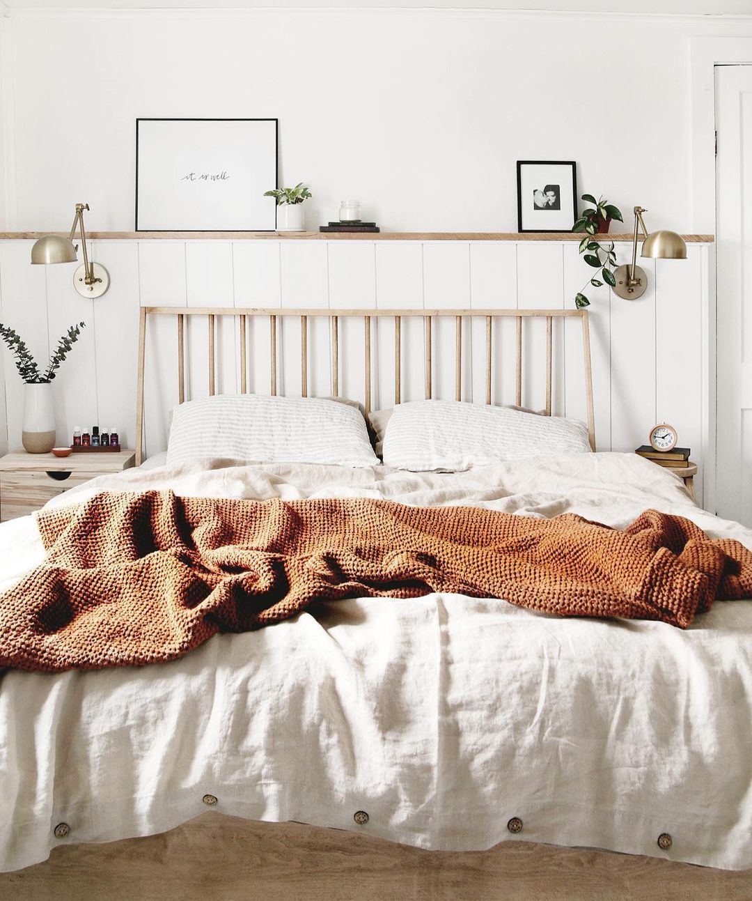 Minimalist Rustic Bedroom