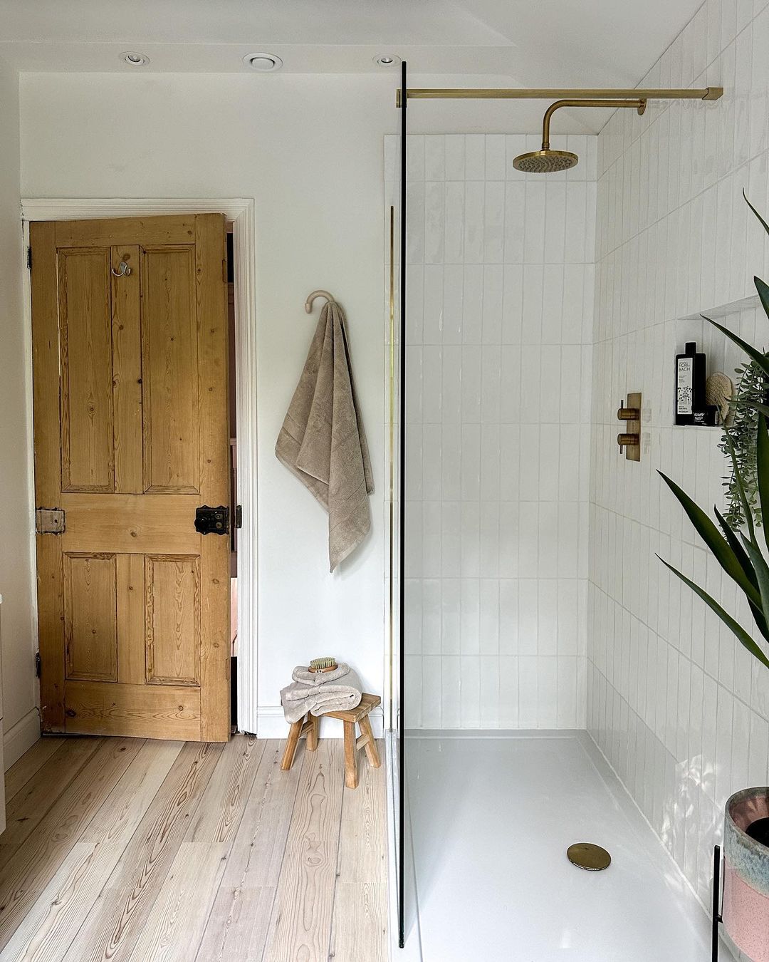 Simple White Shower Pan with Minimalist Niche