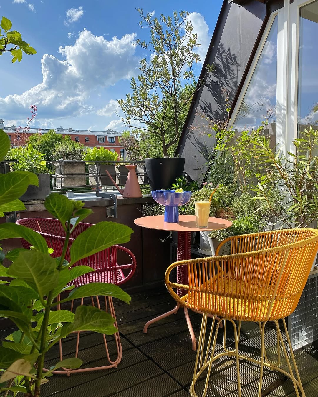 Bright Wire Chairs With Playful Vibes