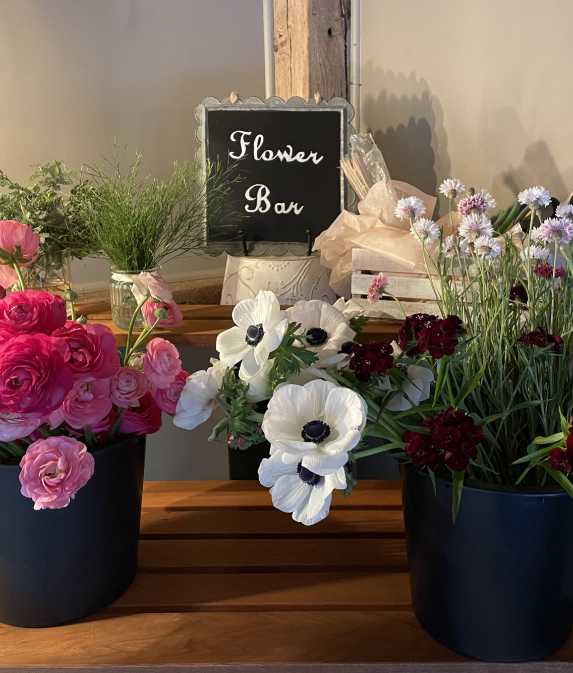 Noir Floral Flower Bar