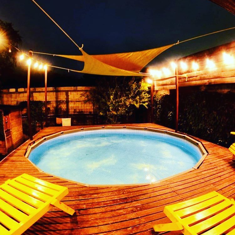 Pallet Deck for a Modern Pool