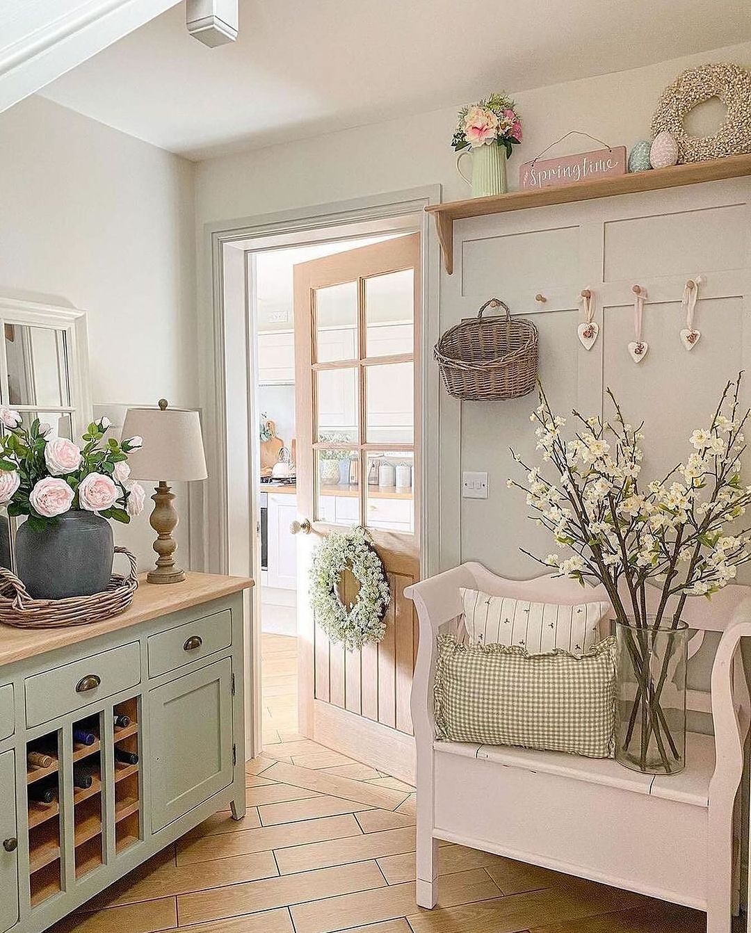 Pastoral Elegance in the Entryway