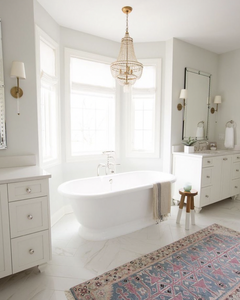 Pearly Bathroom Lighting Over the Bathtub