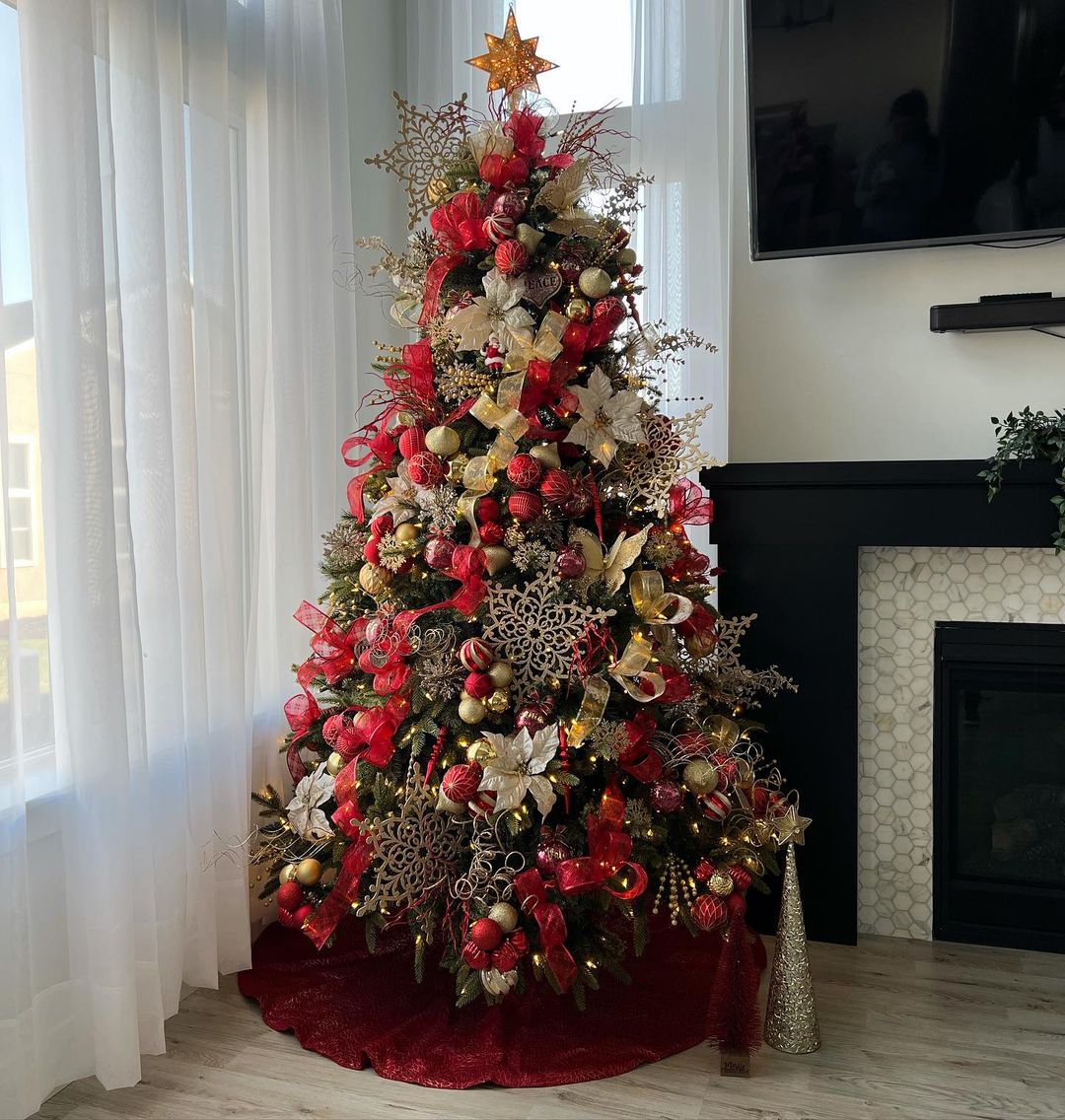 Red and gold tree with vintage style