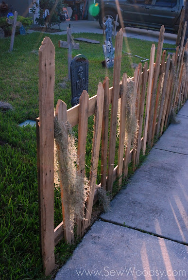 Rustic Creepy Halloween Pallet Fence