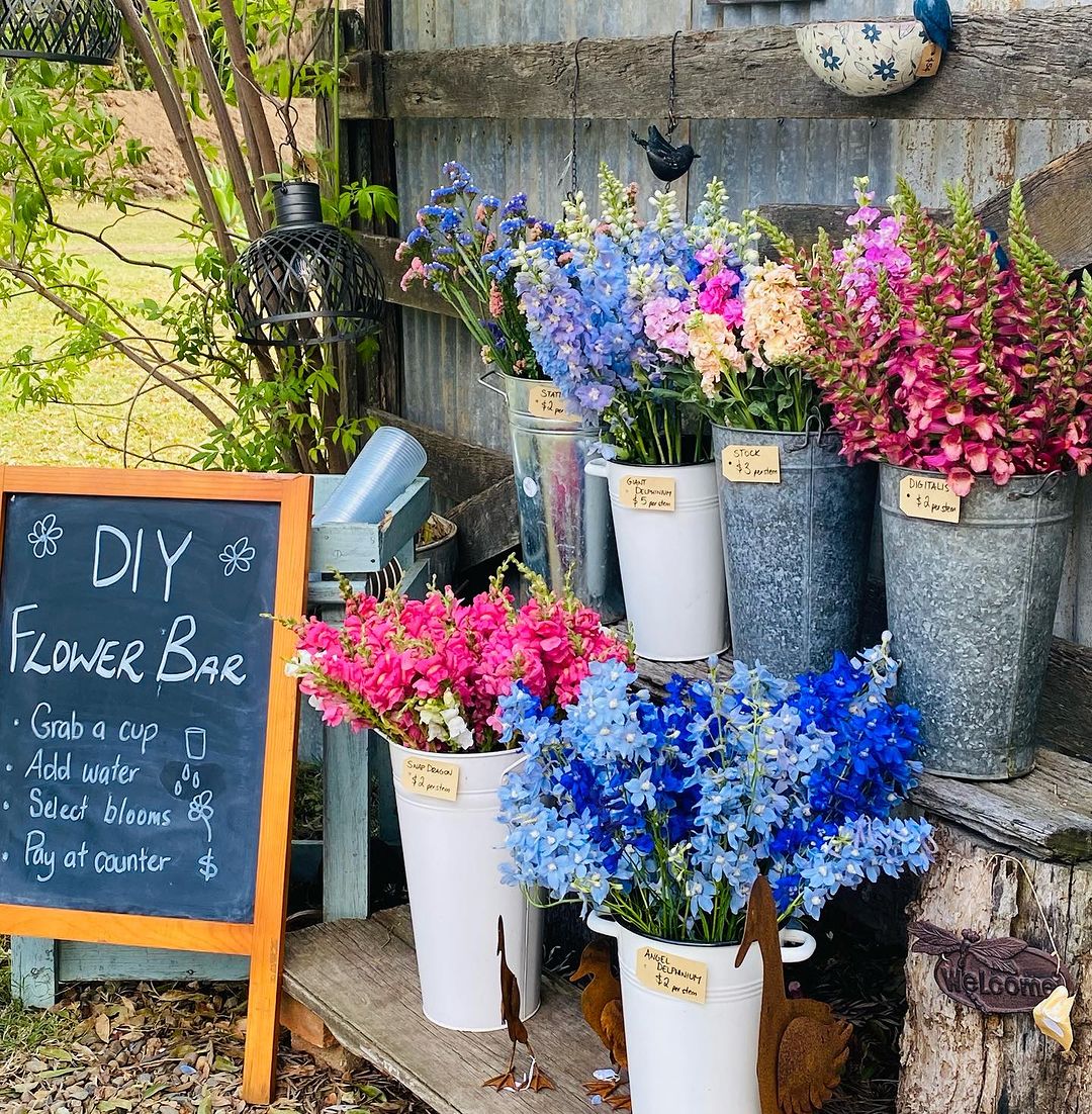 Rustic DIY Flower Bar for Florists