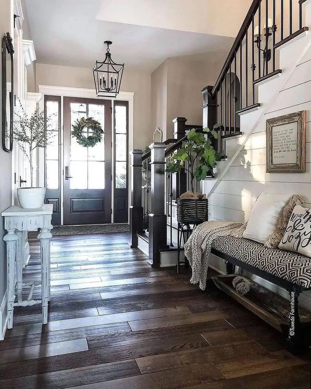 Entryway Elegance with a Rustic Twist