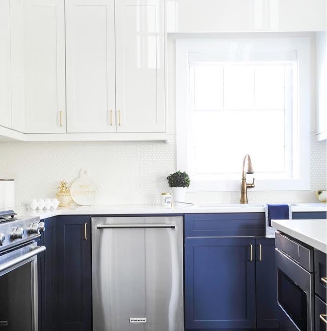Sleek Simplicity with a Dash of Drama
