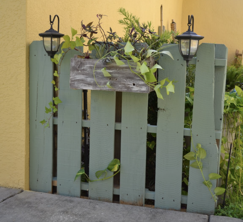 Small Pallet Garden Fence
