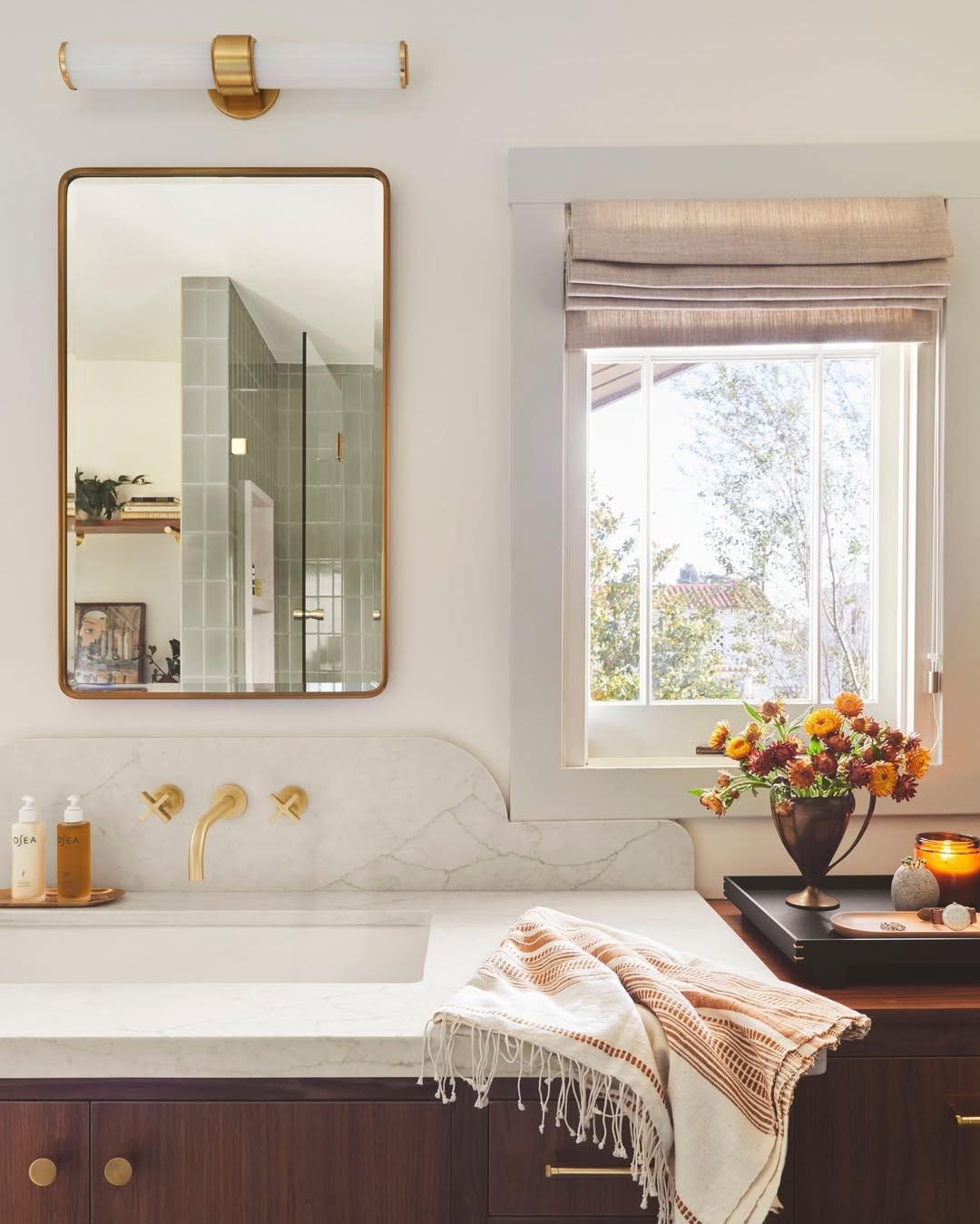 Sunny Cinnamon-Spiced Bathroom