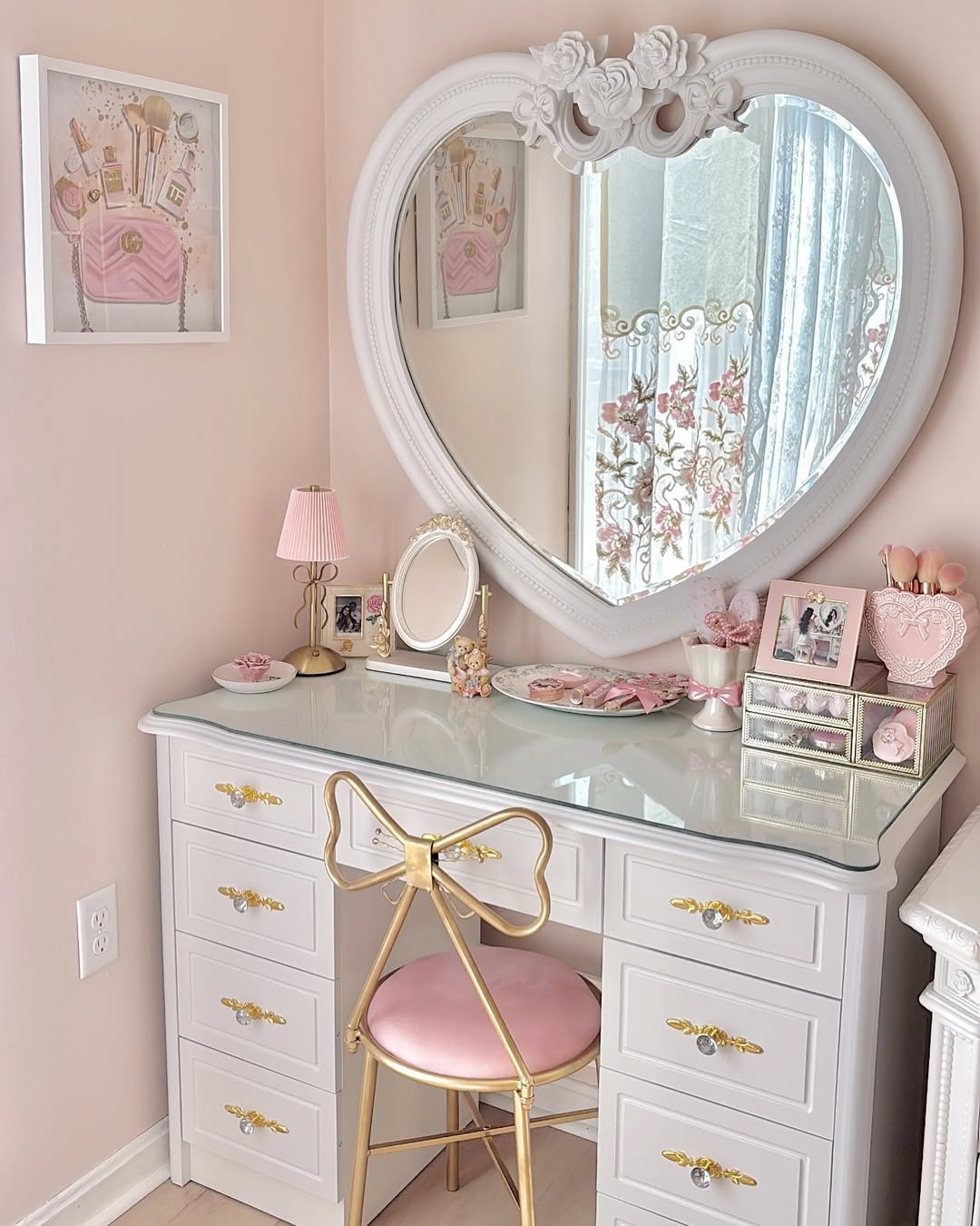 Sweetheart Vanity With Bow Chair