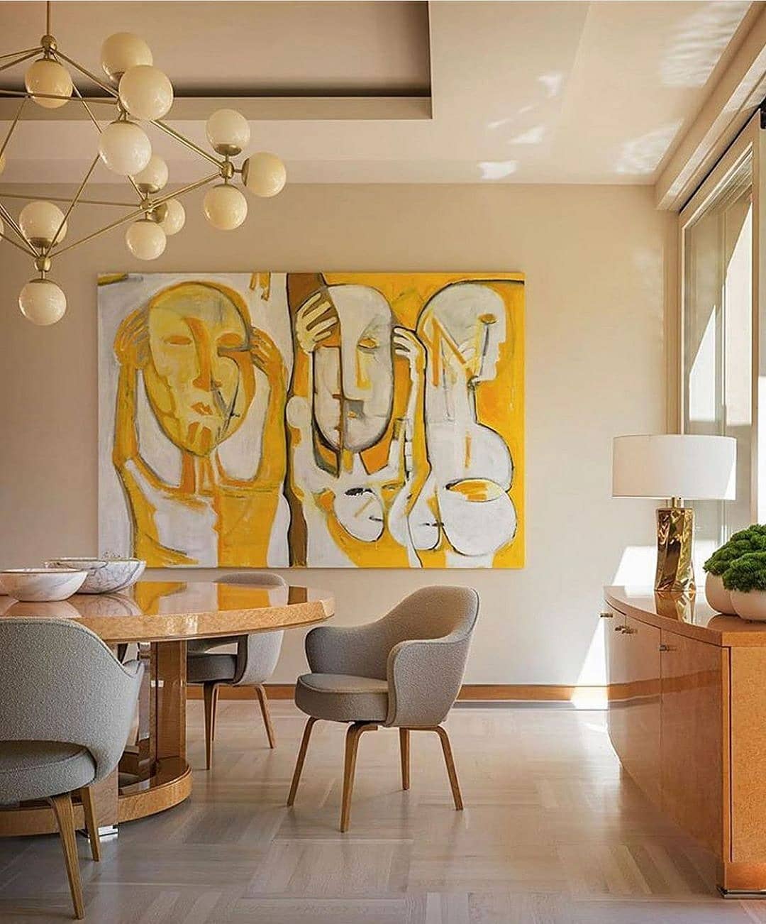 Symmetrical Dining Style