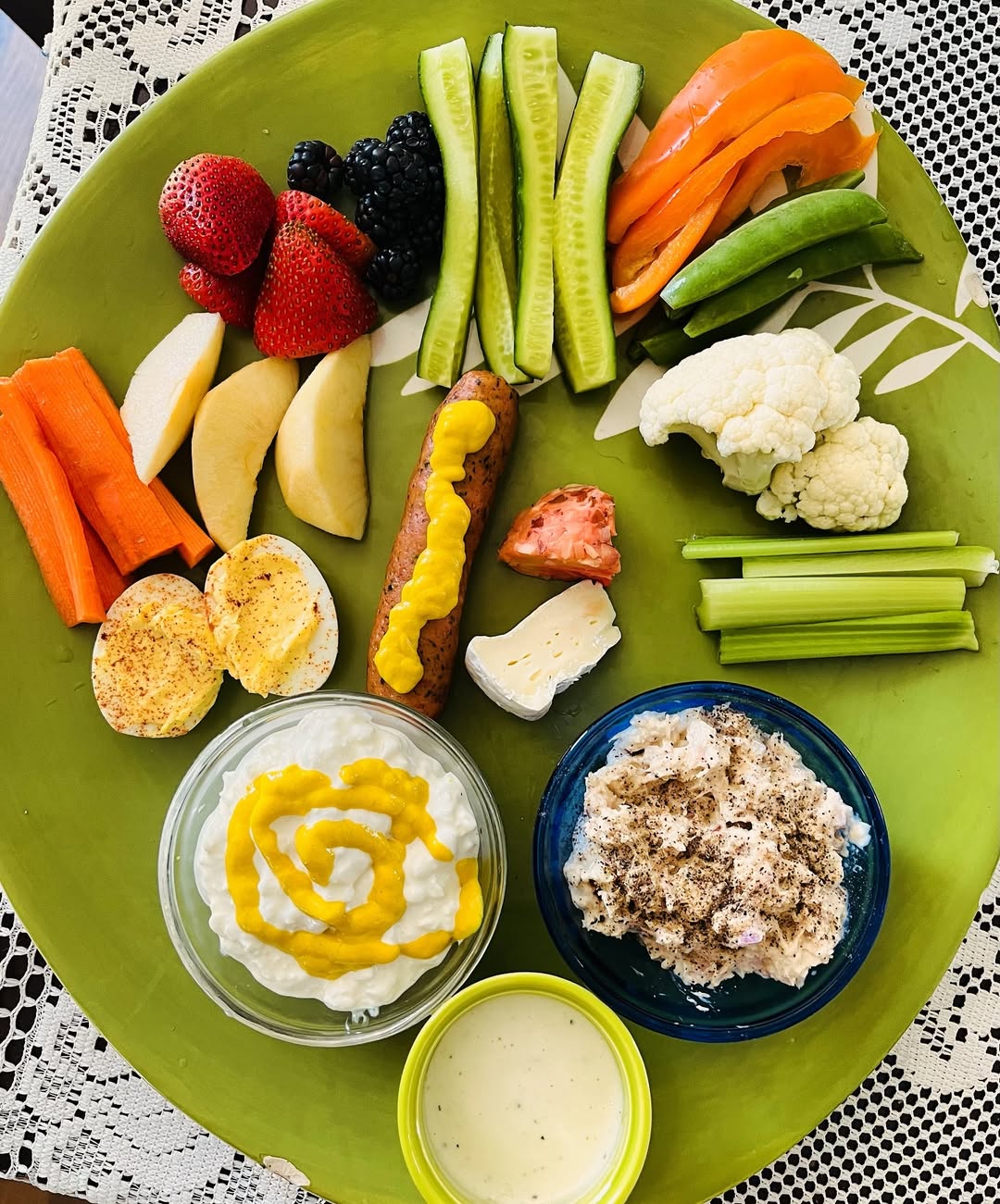 Trio bowl Tiffany Plate with three dips, blackberries, pear slices, and cheese chunks