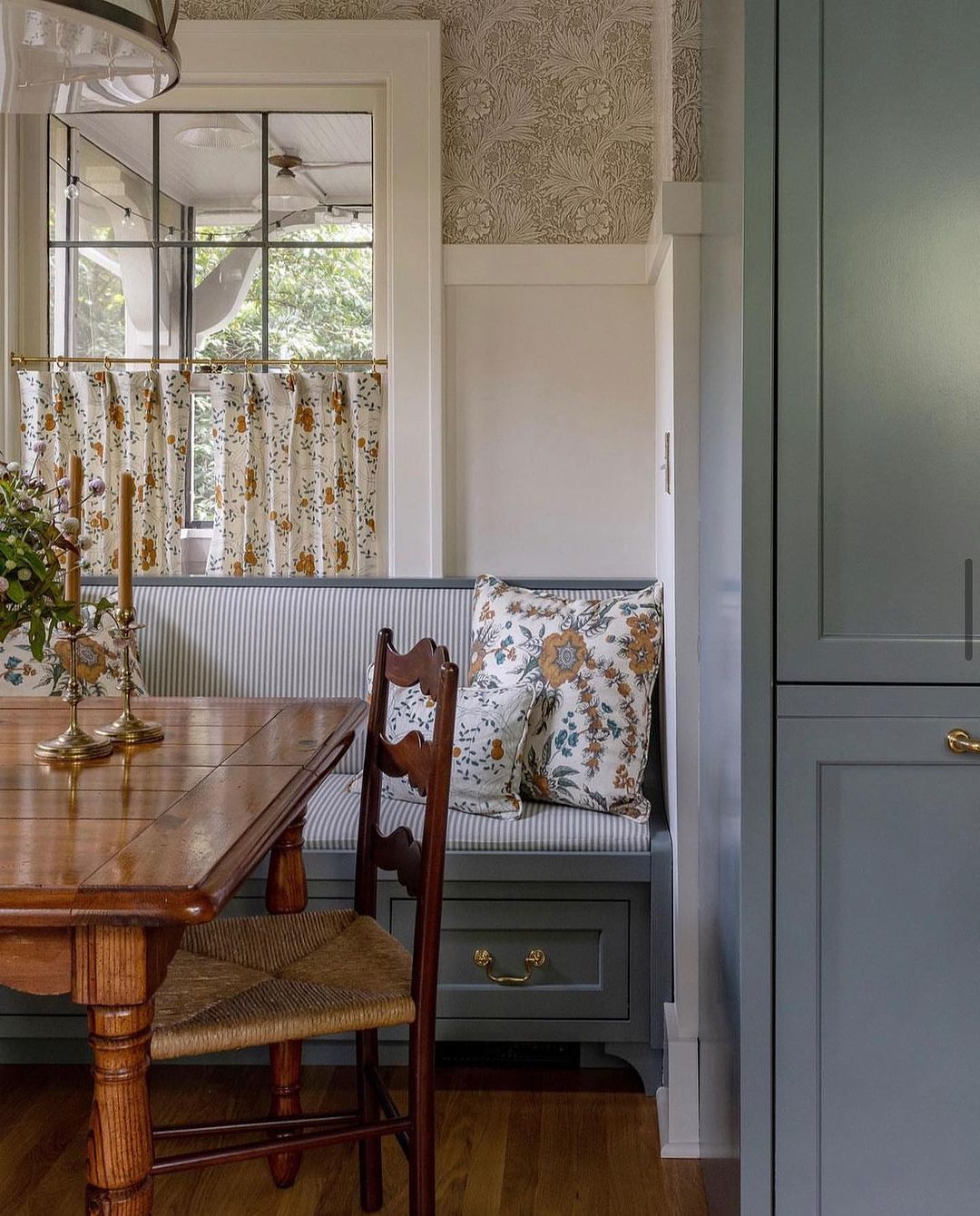 Traditional Breakfast Corner Table