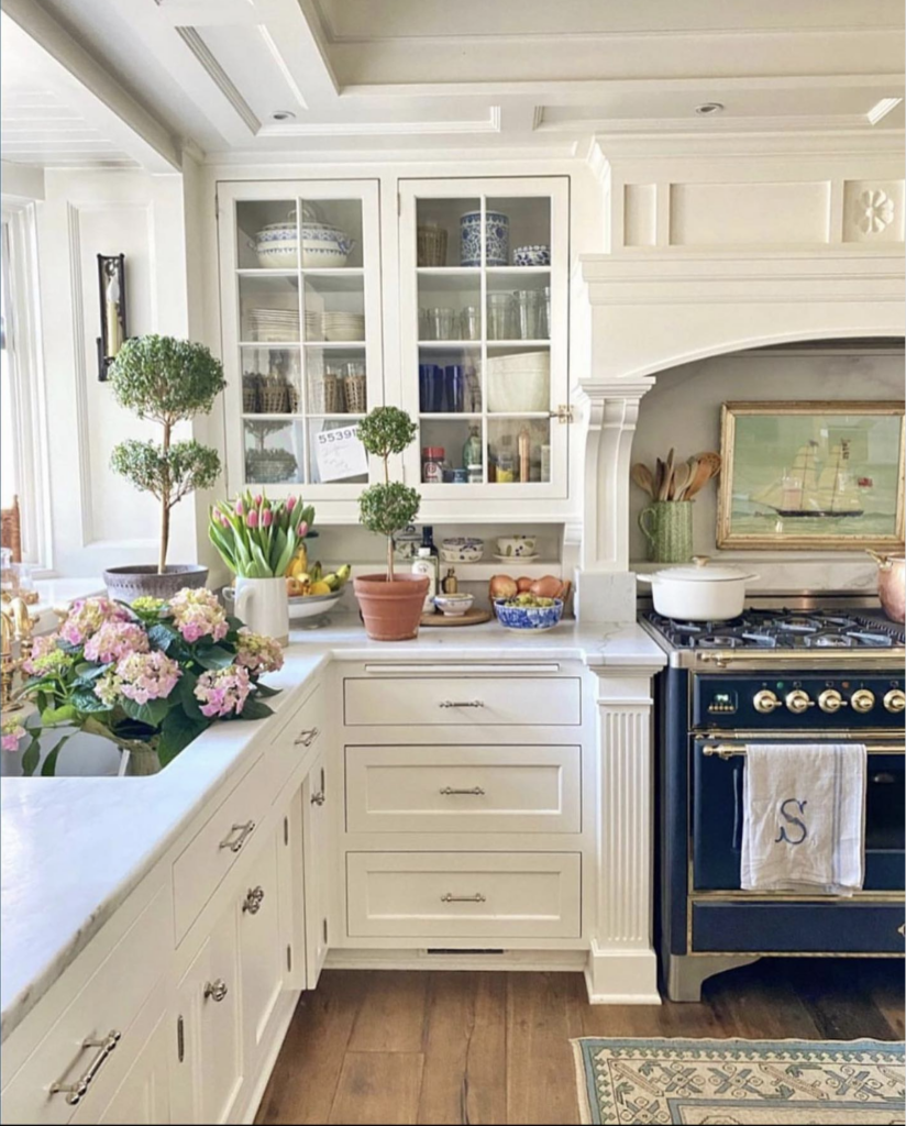 Traditional Glass Upper Cabinets