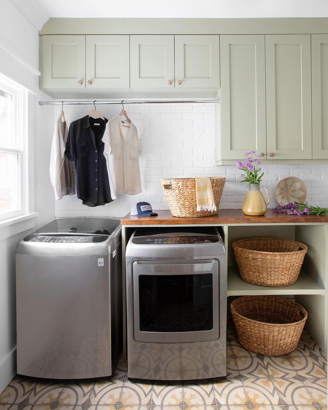 Traditional Chic with a Contemporary Edge