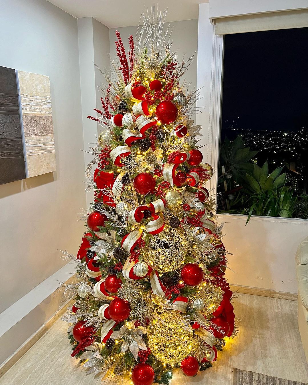 Twilight red and gold Christmas decor
