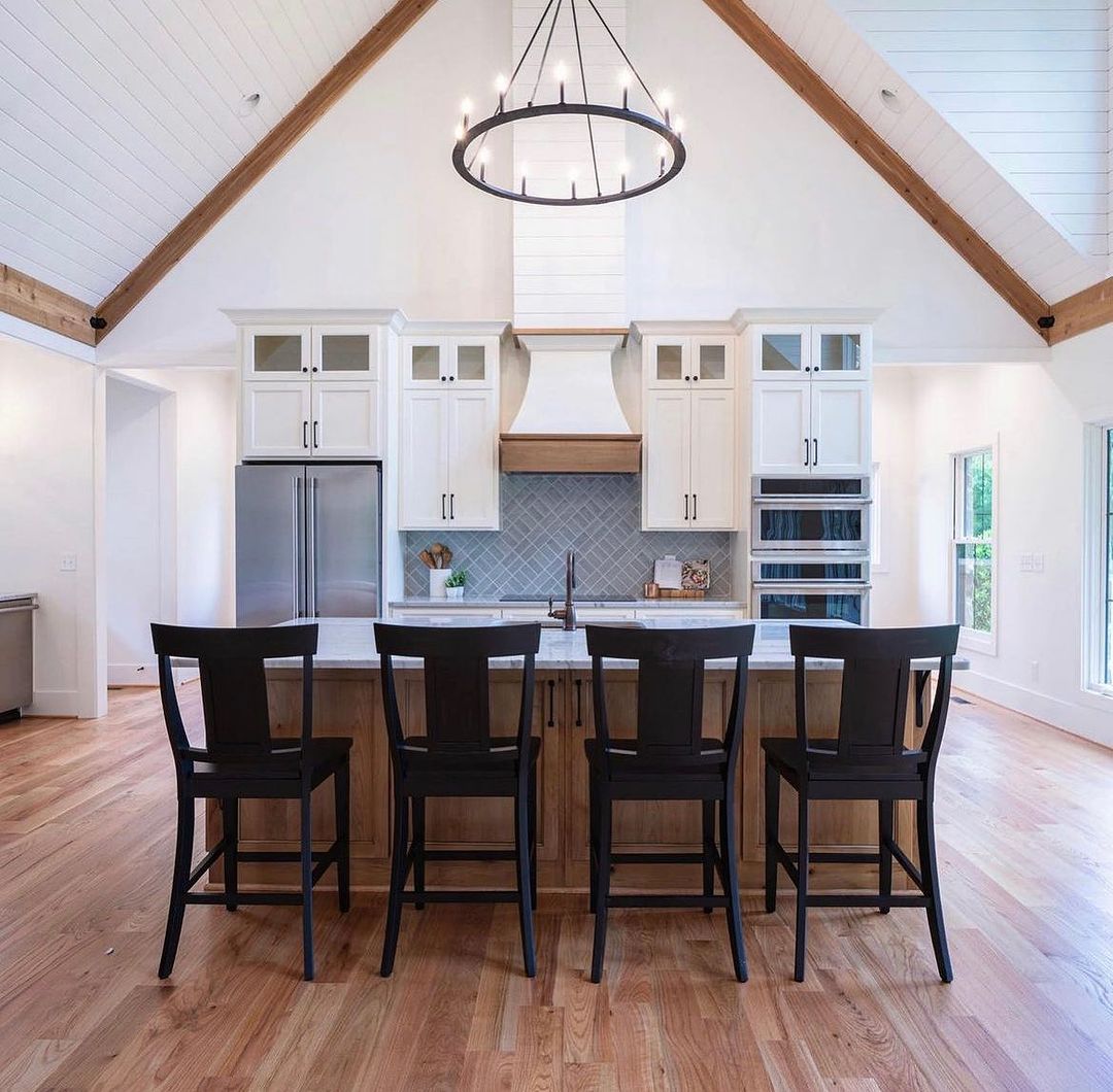 Vaulted Ceiling in a Modern Farmhouse Kitchen