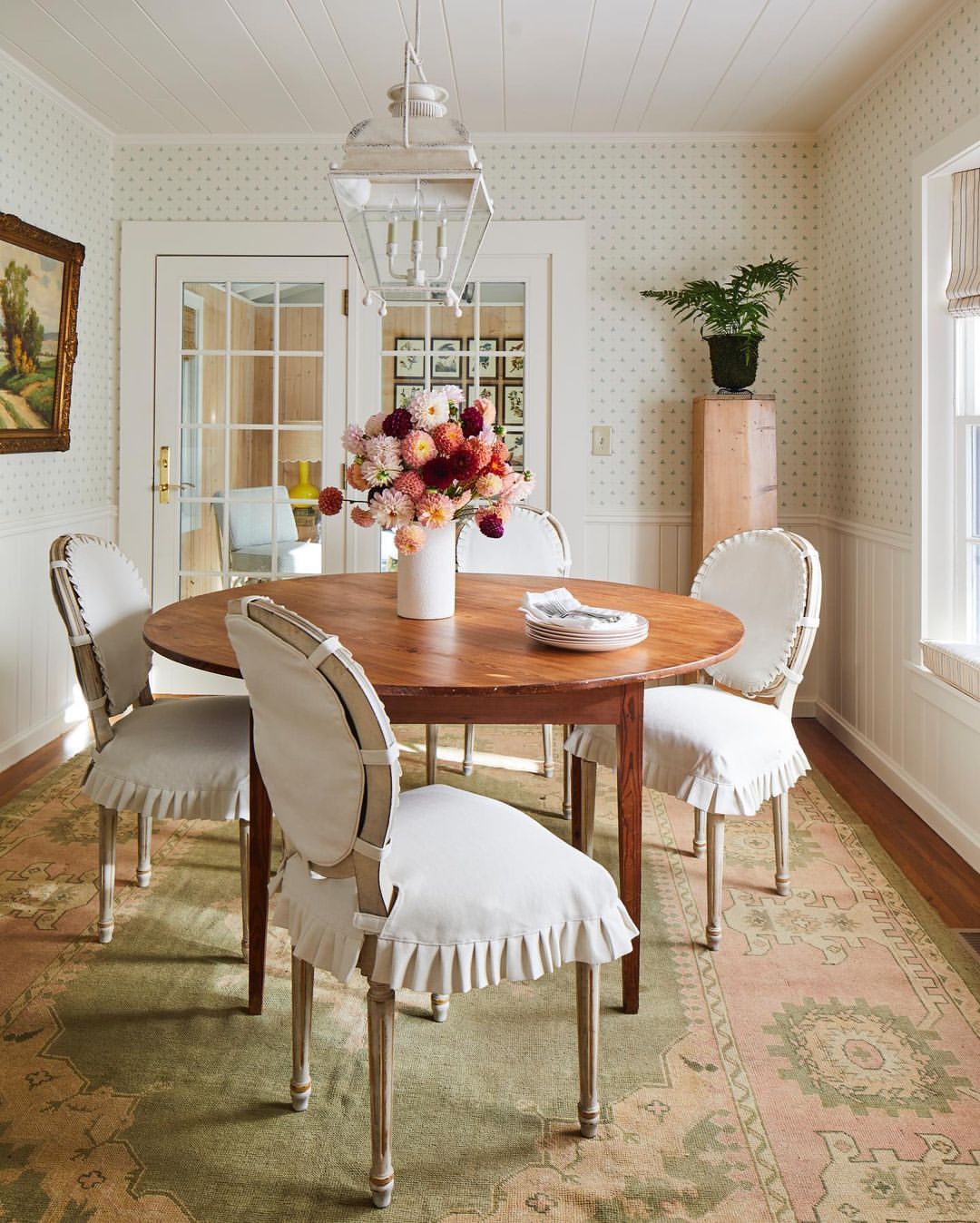 Floral Elegance in Vintage Charm