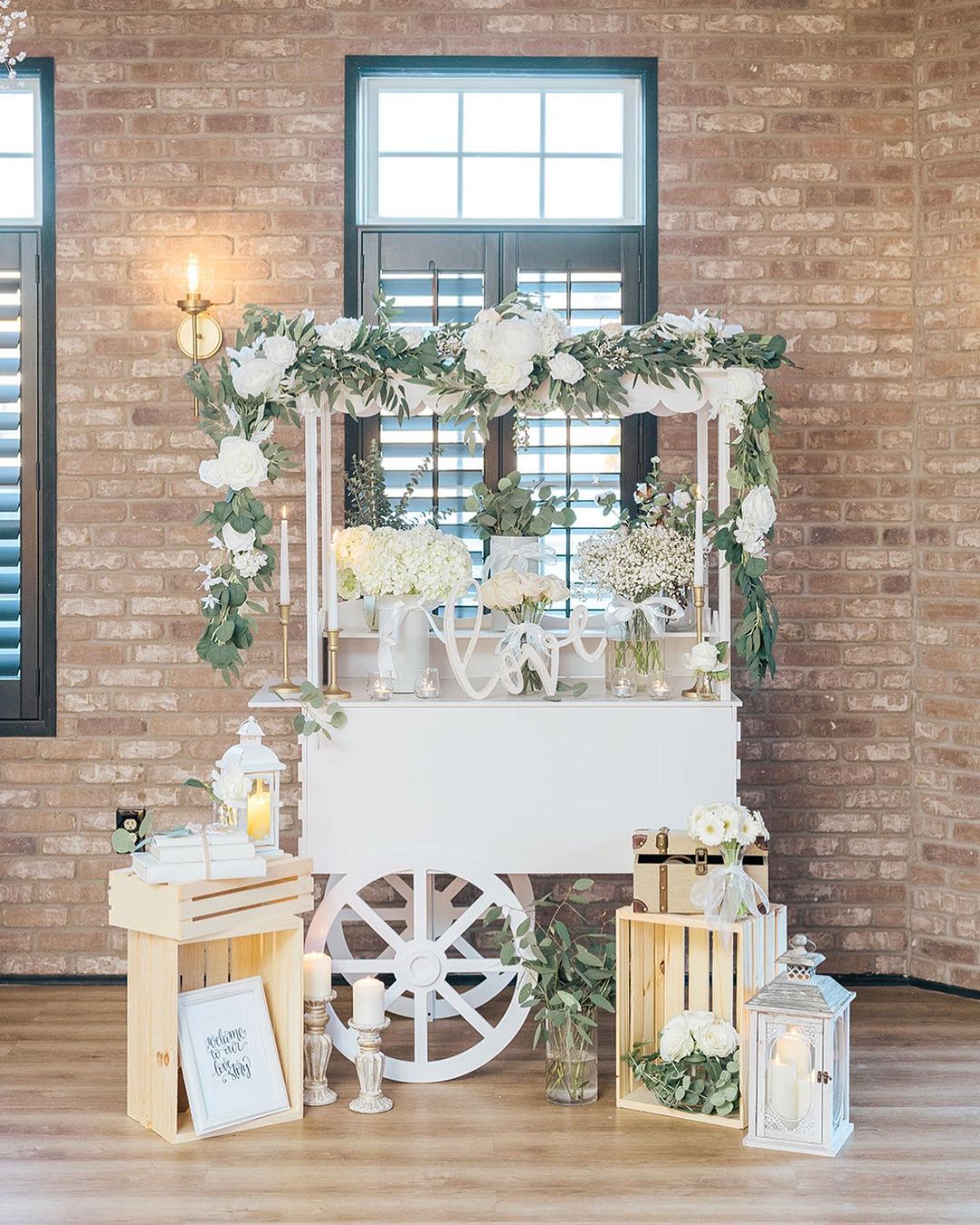 Vintage White Bloom Cart