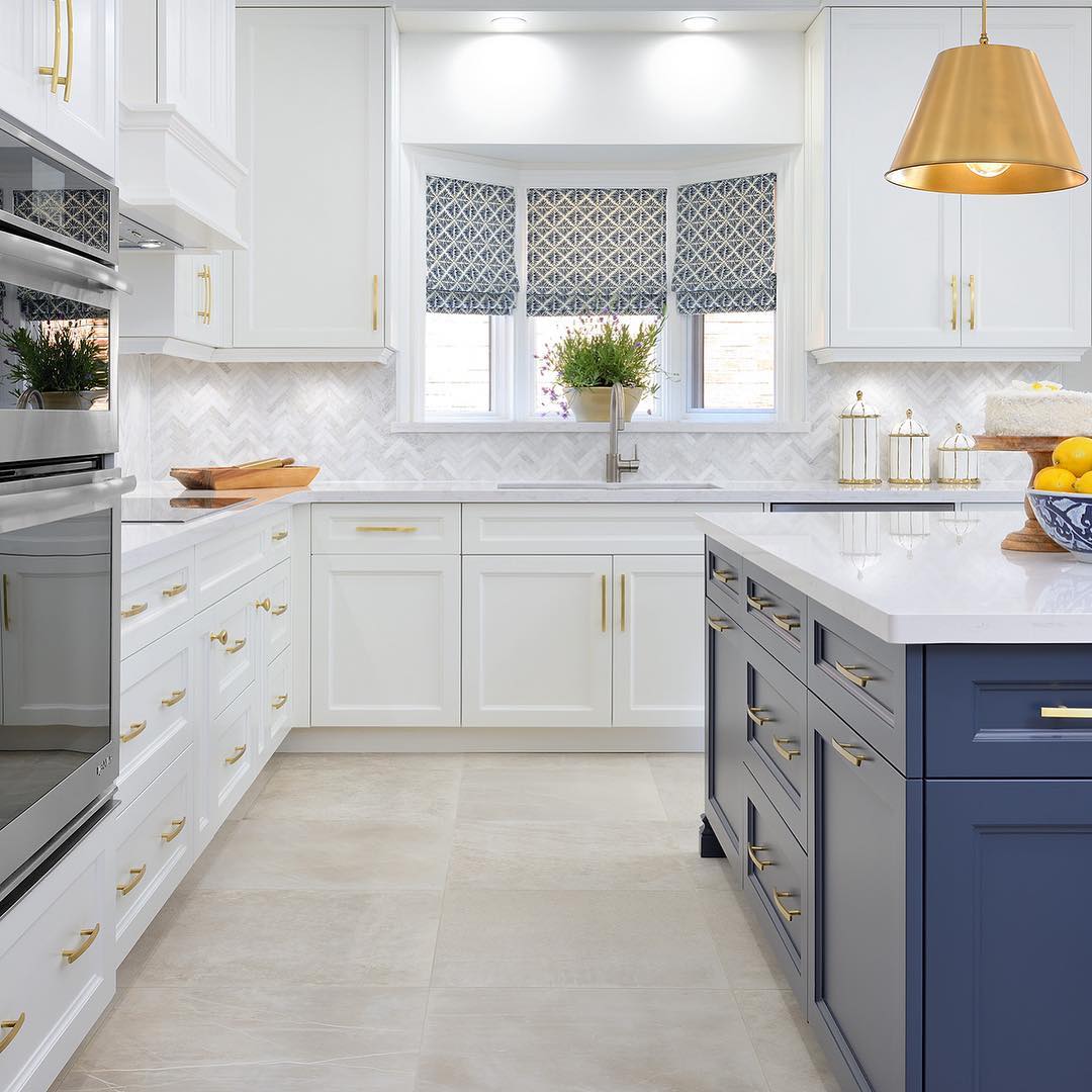 Elegant Harmony in Dual-Tone Cabinetry