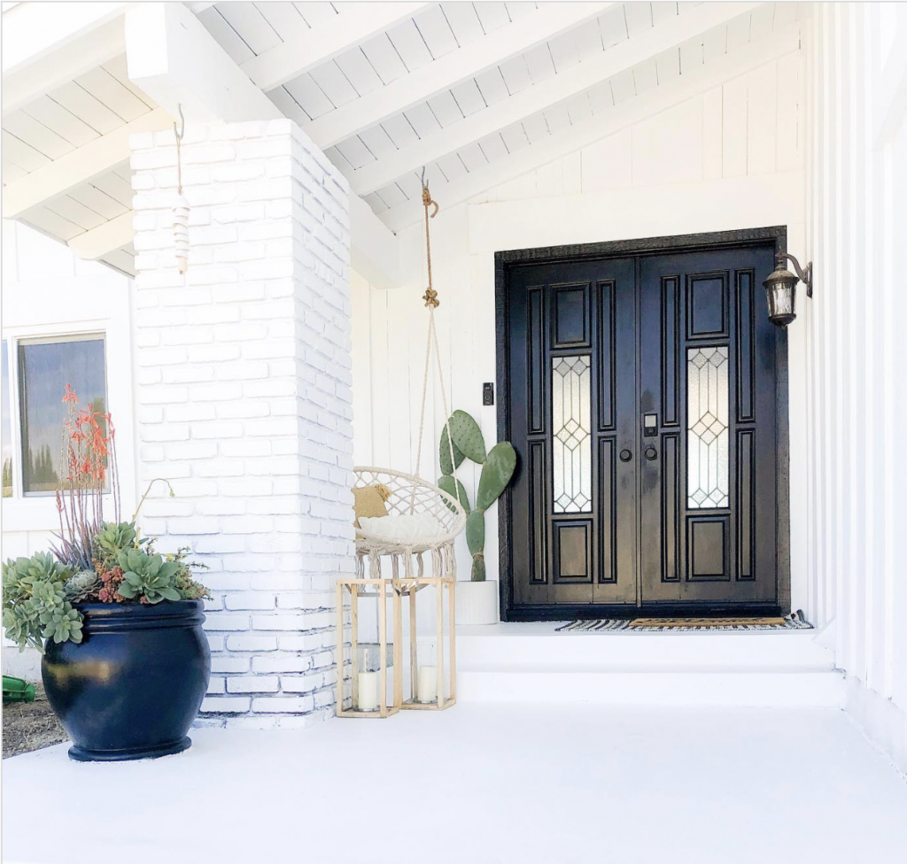 White House Entry with a Swing