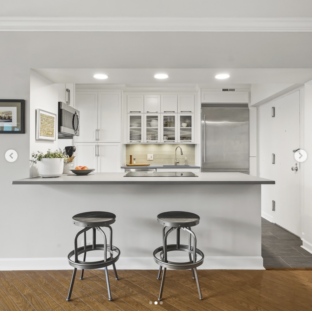 Quartz Countertop For White Kitchen