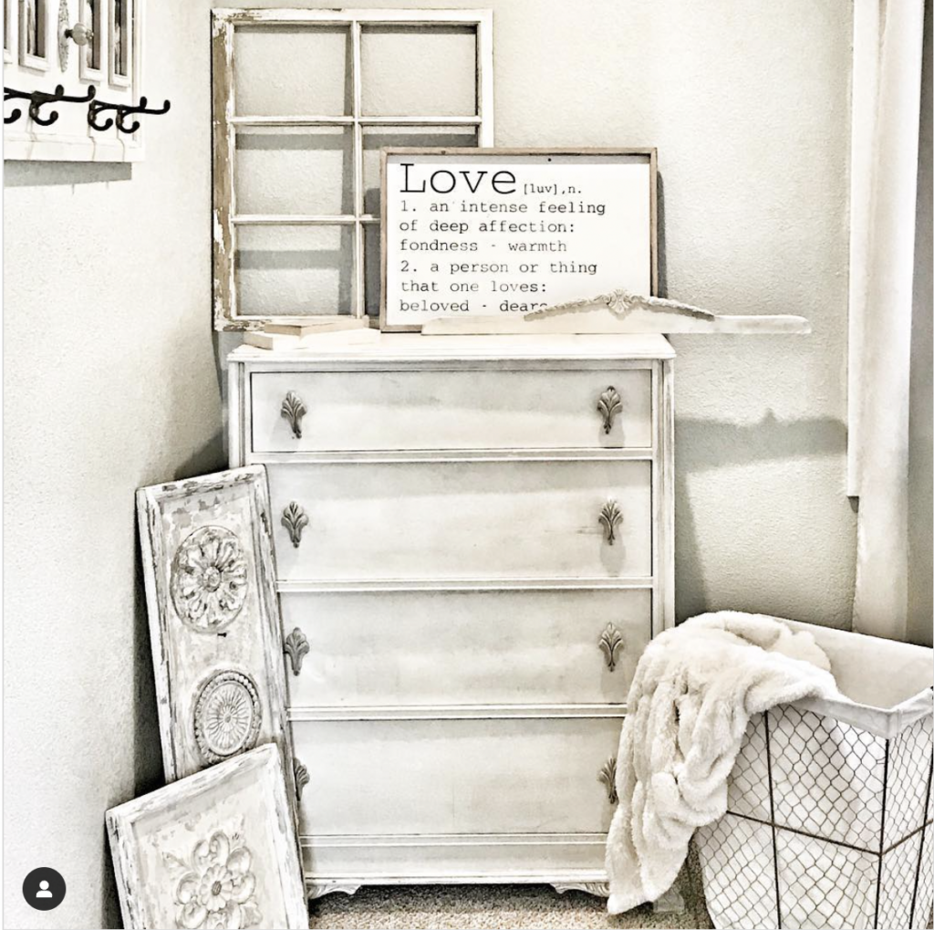 Window Pane Decor With Rustic Style
